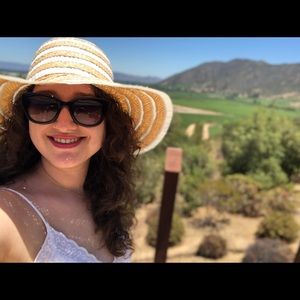 Meet your Posher, Daniela